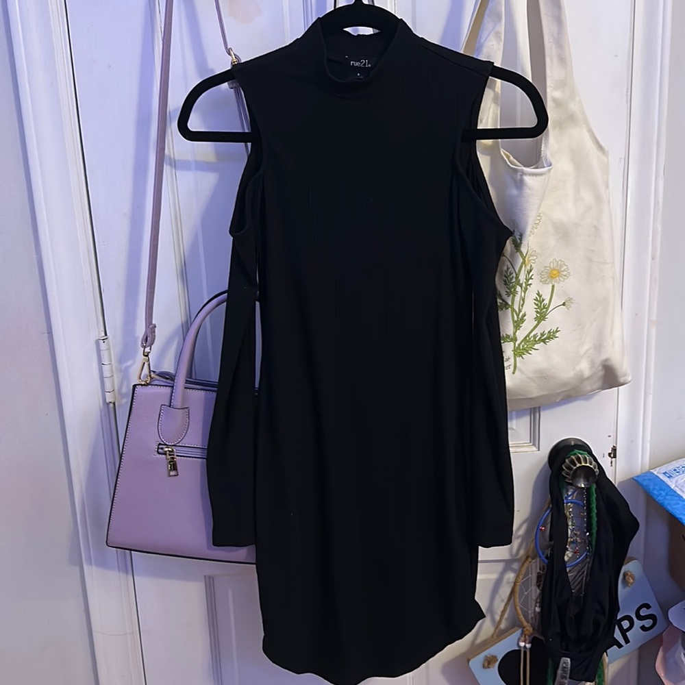 Rue 21 Cold Shoulder dress Black Long Sleeve Sz S 🌺Bundle & Save🌺